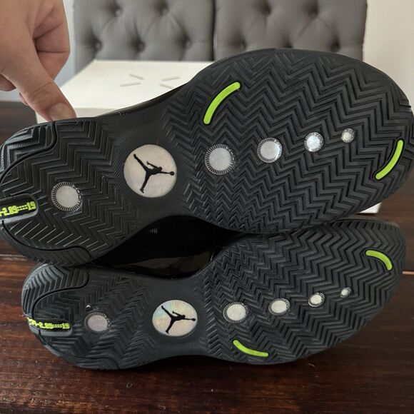 Athletic_Shoes
